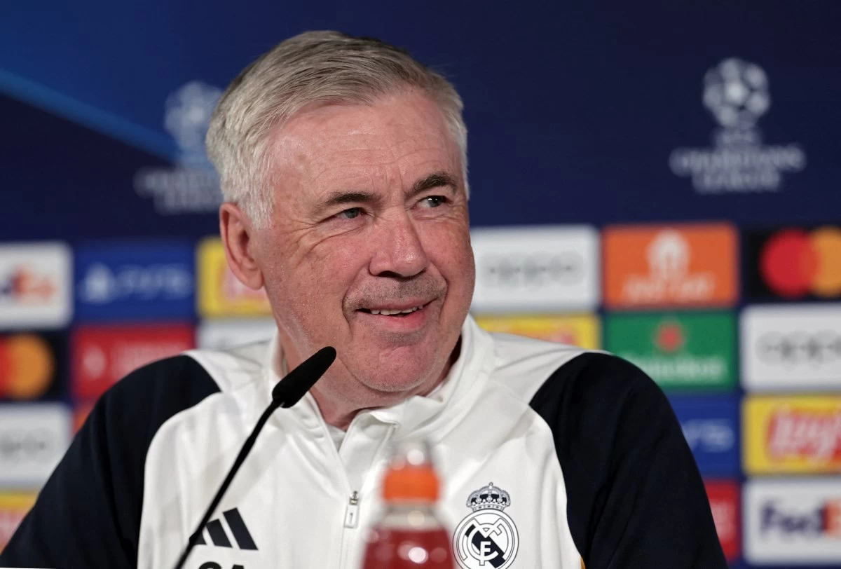Carlo Ancelotti, pelatih kepala Real Madrid menegaskan bahwa dirinya tidak memiliki rencana untuk meninggalkan klub dalam waktu dekat. Pelatih asal Italia ini telah memimpin Los Blancos sejak 2021 dan selama itu, ia berhasil membawa klub meraih dua gelar