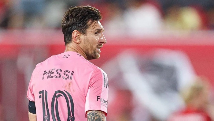 Legenda Sepakbola AS: Dewasalah, Messi!