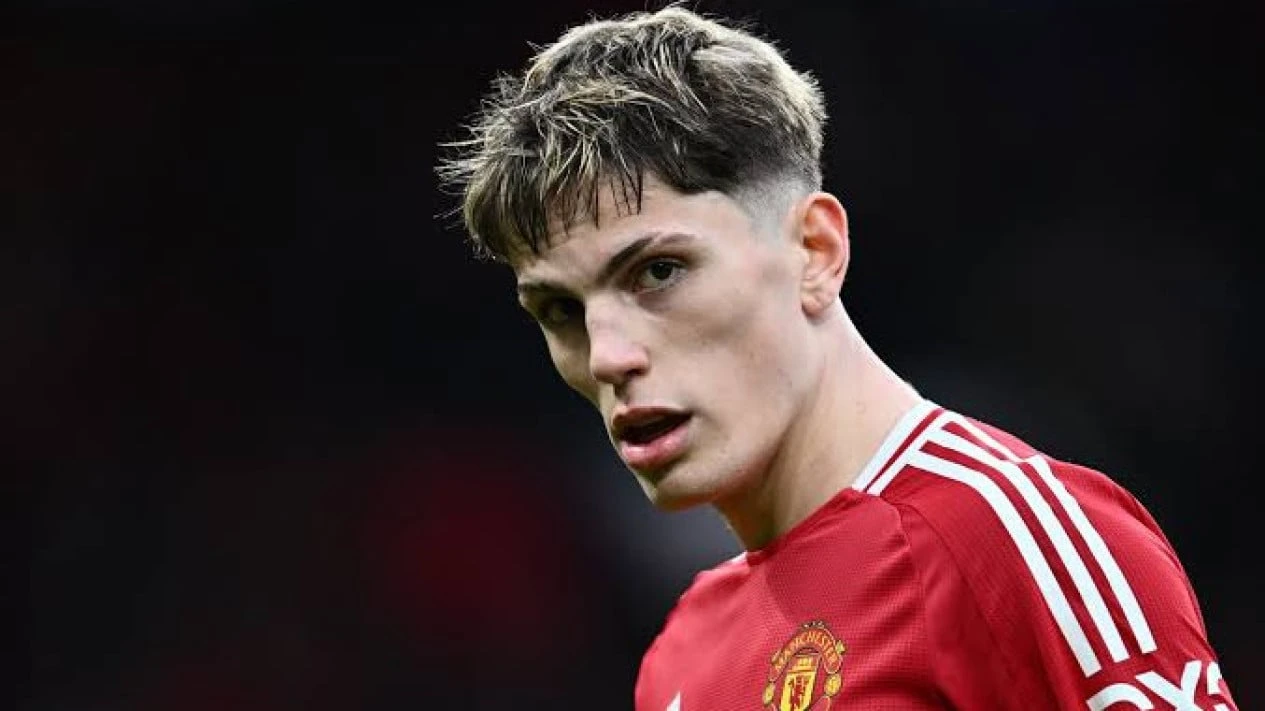 Begini Cara Fans MU Luapkan Amarah ke Garnacho!