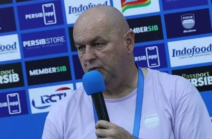 Bojan Hodak Tak Puas dengan Lini Depan Persib