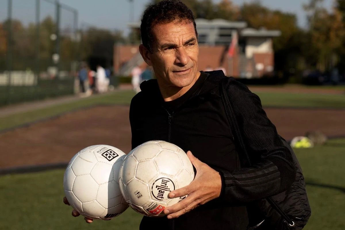 Vanenburg Mau Indonesia Sapu Bersih Grup J, Bawa-bawa Barca-Madrid!