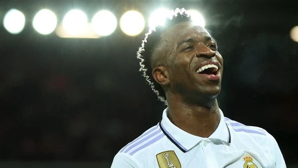 Dan Vinicius pun Tersenyum Lagi