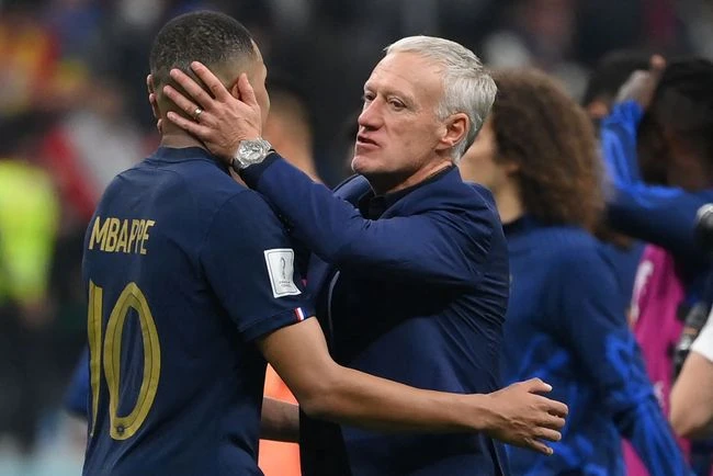 Deschamps Dikritik Terlalu Anak Emaskan Mbappe