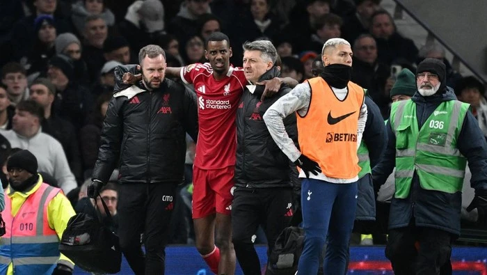 Isak Cedera Parah, Slot Kecam Bek Tottenham Hotspur